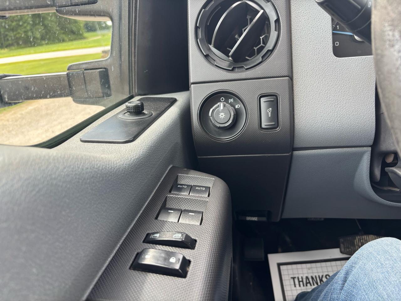Ford Super Duty F-550 DRW 4WD Crew Cab 176" WB 60" CA XL 2014