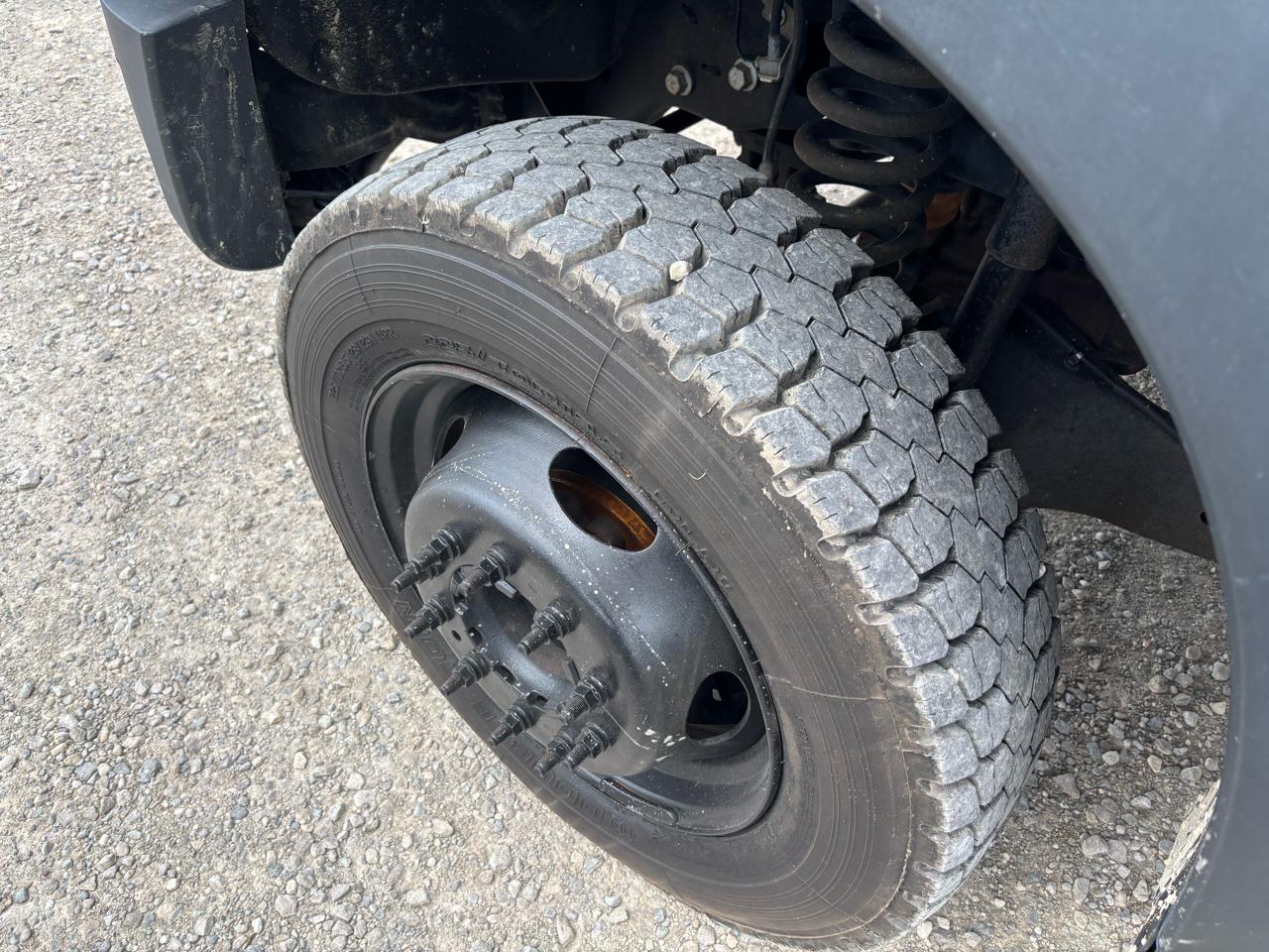 Ford Super Duty F-550 DRW 4WD Crew Cab 176" WB 60" CA XL 2014