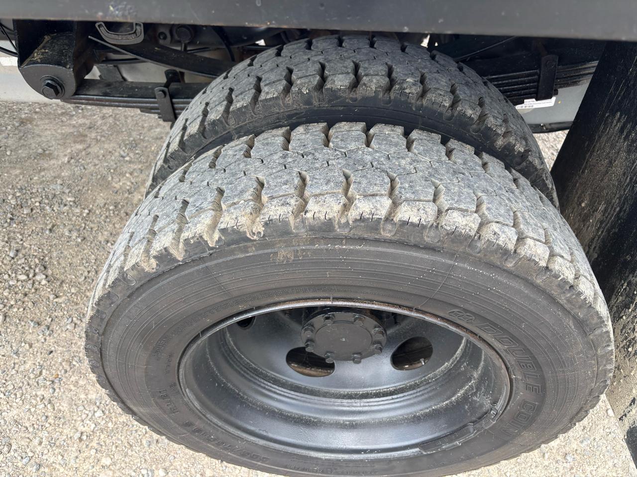 Ford Super Duty F-550 DRW 4WD Crew Cab 176" WB 60" CA XL 2014