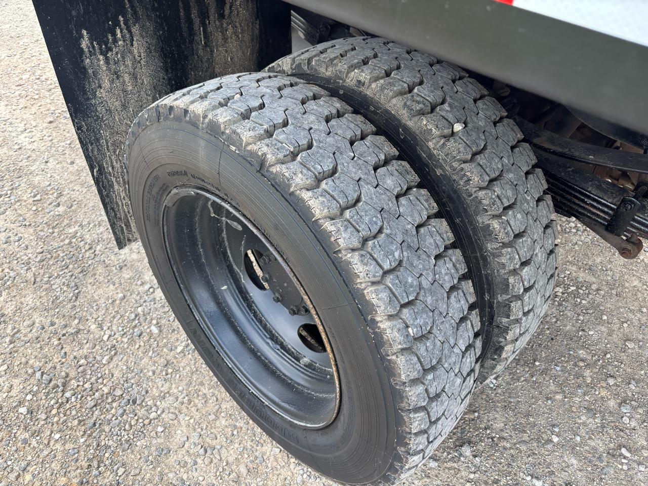 Ford Super Duty F-550 DRW 4WD Crew Cab 176" WB 60" CA XL 2014