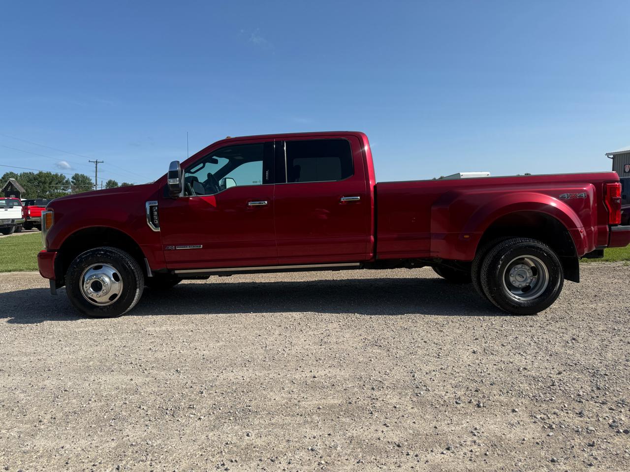 Ford Super Duty F-350 DRW Platinum 4WD Crew Cab 8' Box 2017