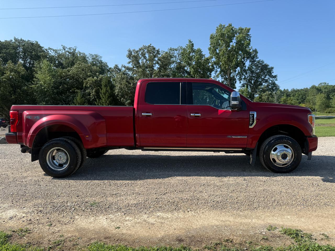 Ford Super Duty F-350 DRW Platinum 4WD Crew Cab 8' Box 2017
