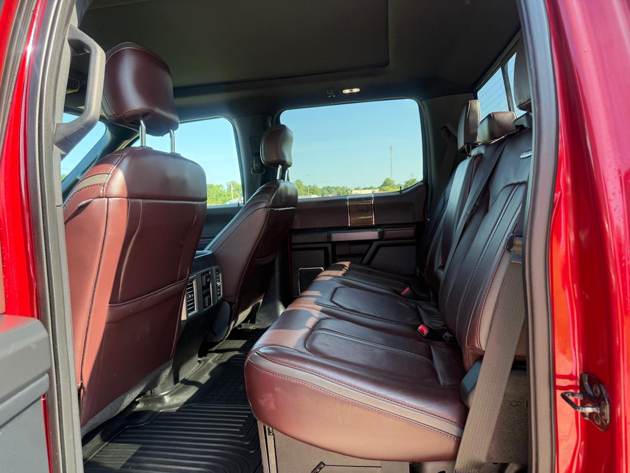 Ford Super Duty F-350 DRW Platinum 4WD Crew Cab 8' Box 2017