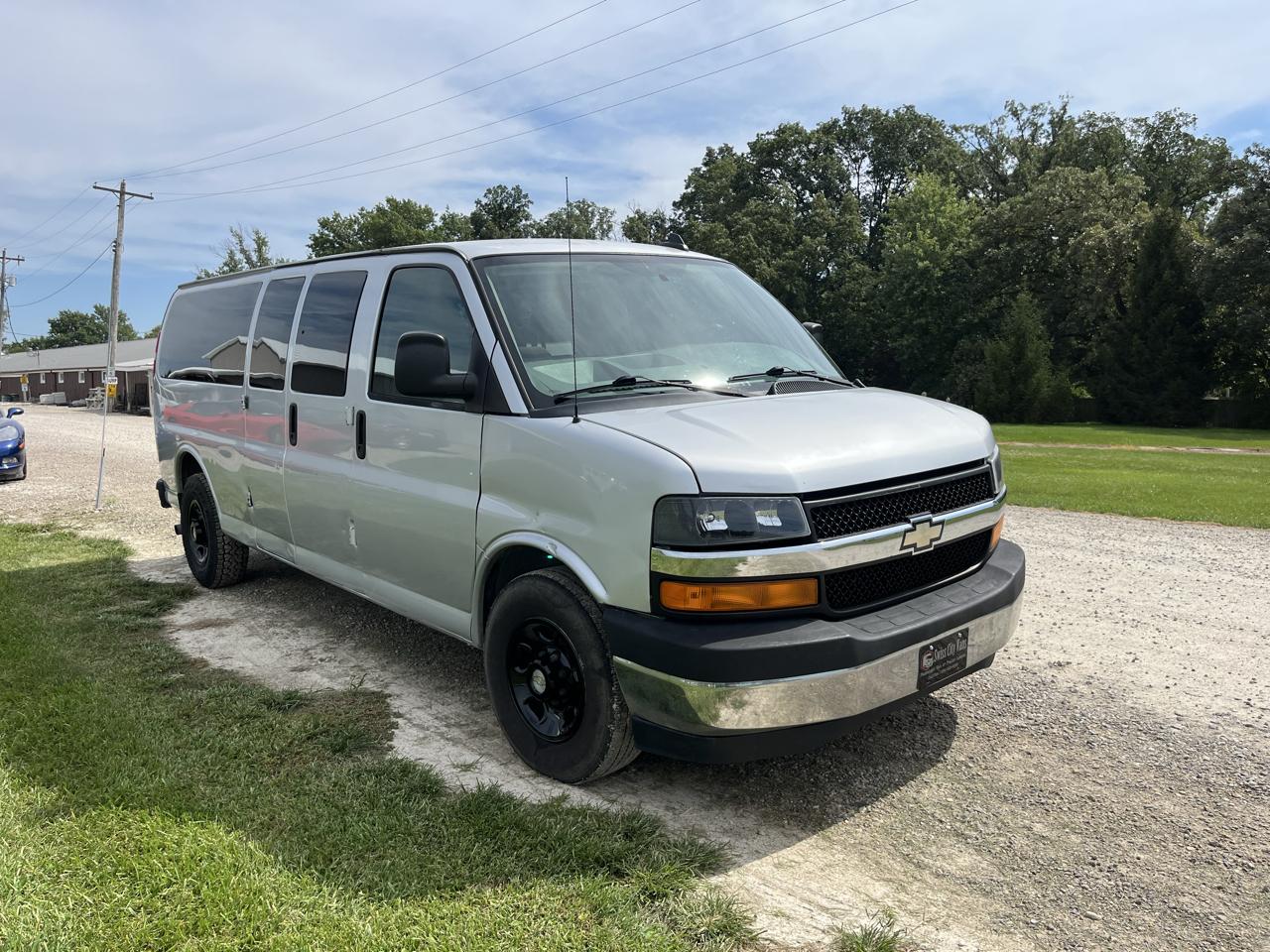 Chevrolet Express Passenger RWD 3500 155" LT w/1LT 2017