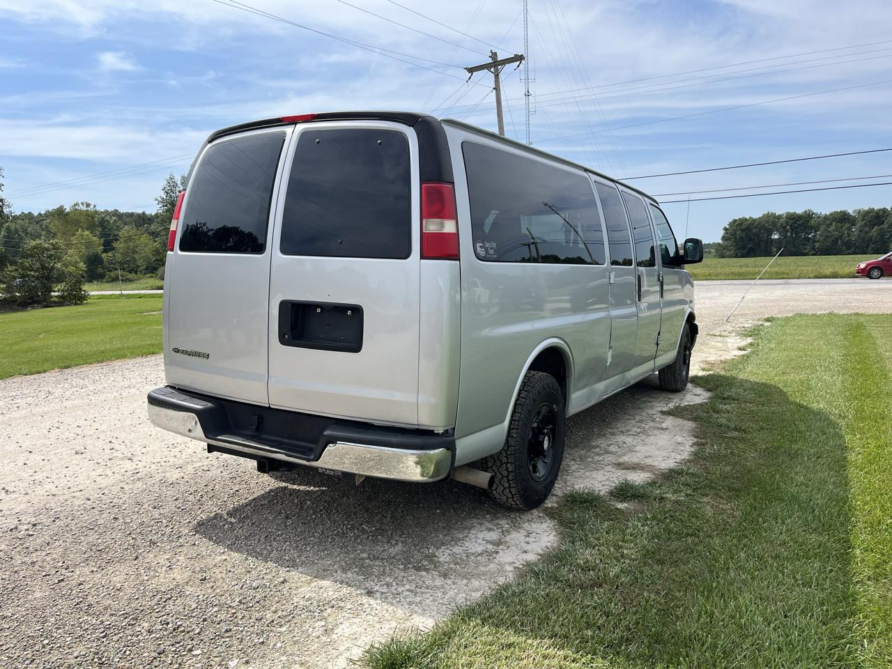 Chevrolet Express Passenger RWD 3500 155" LT w/1LT 2017