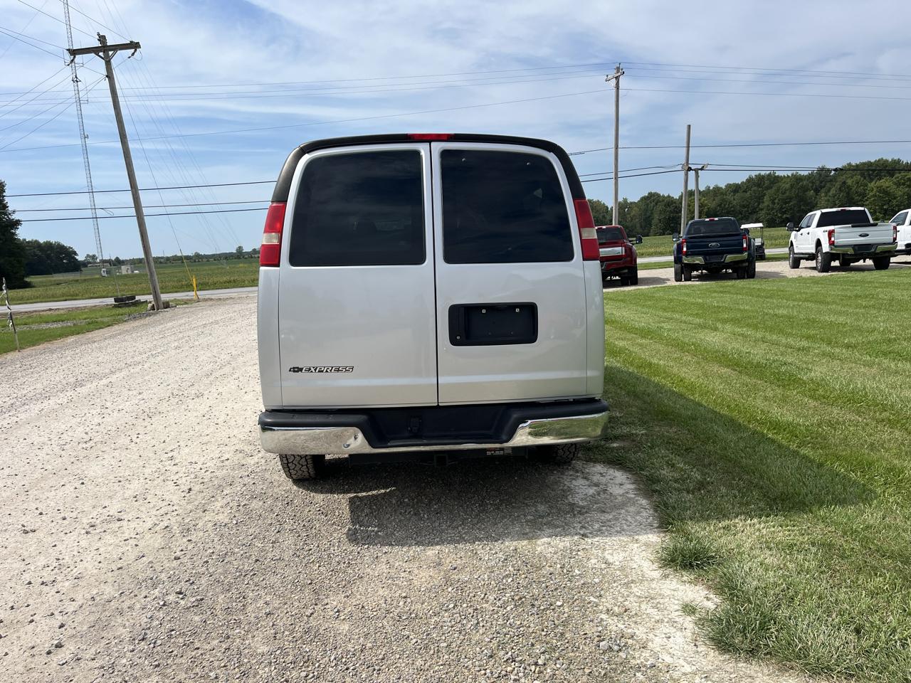 Chevrolet Express Passenger RWD 3500 155" LT w/1LT 2017