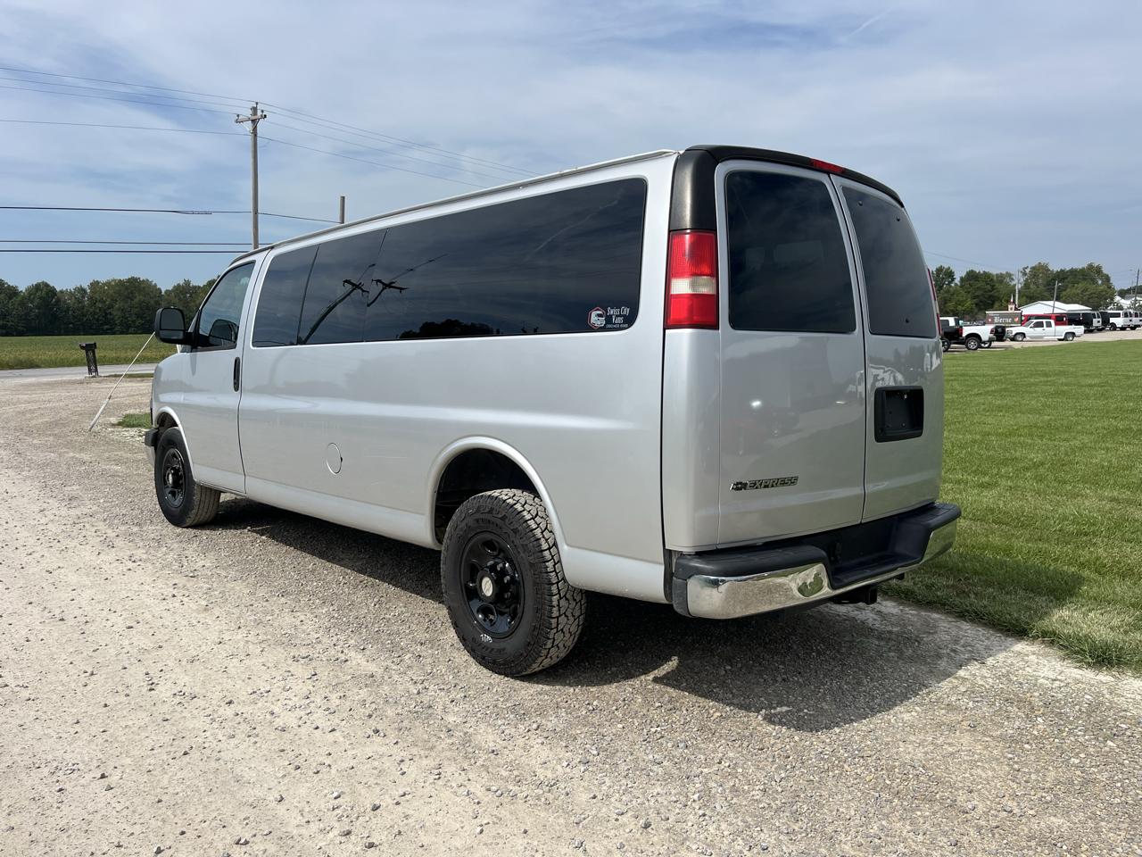 Chevrolet Express Passenger RWD 3500 155" LT w/1LT 2017