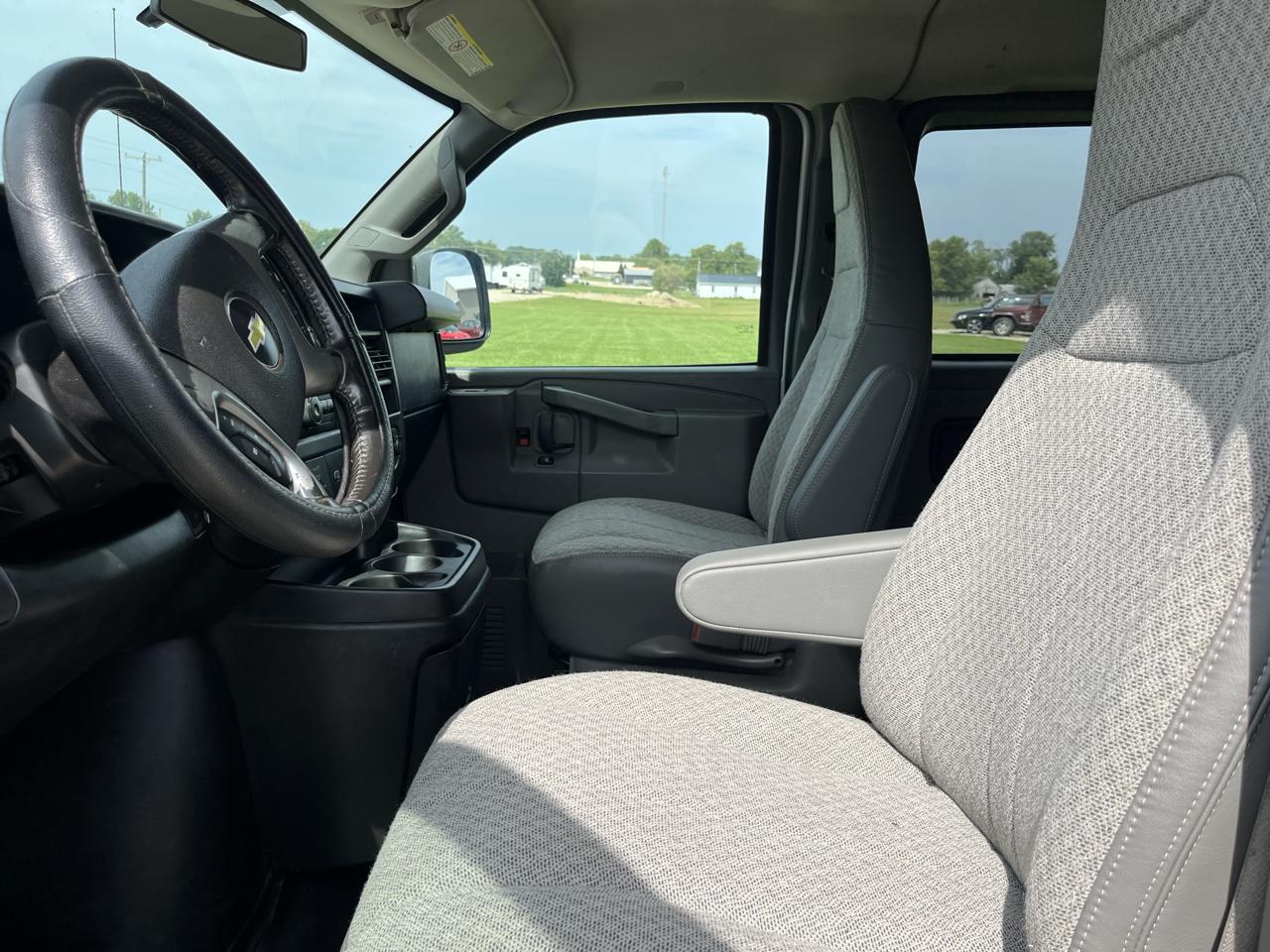 Chevrolet Express Passenger RWD 3500 155" LT w/1LT 2017