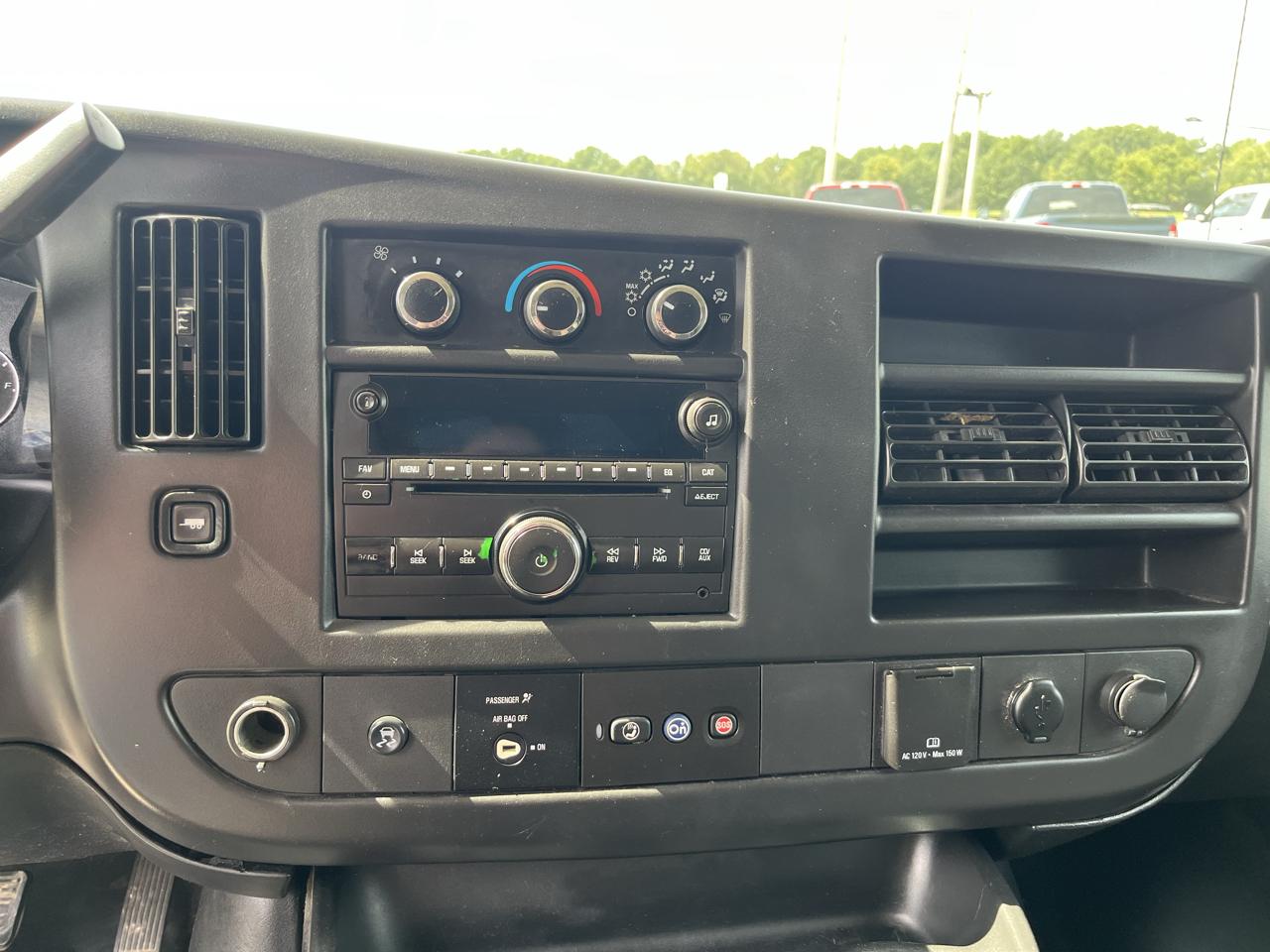 Chevrolet Express Passenger RWD 3500 155" LT w/1LT 2017