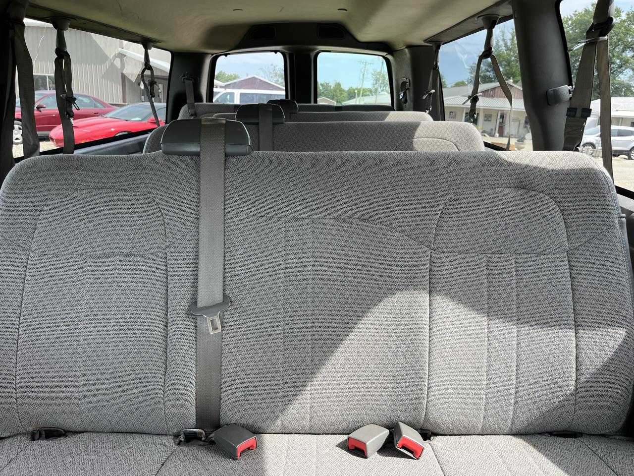 Chevrolet Express Passenger RWD 3500 155" LT w/1LT 2017