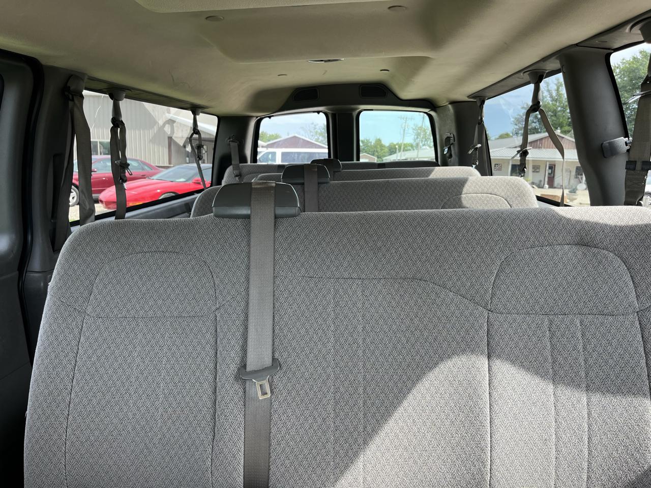 Chevrolet Express Passenger RWD 3500 155" LT w/1LT 2017