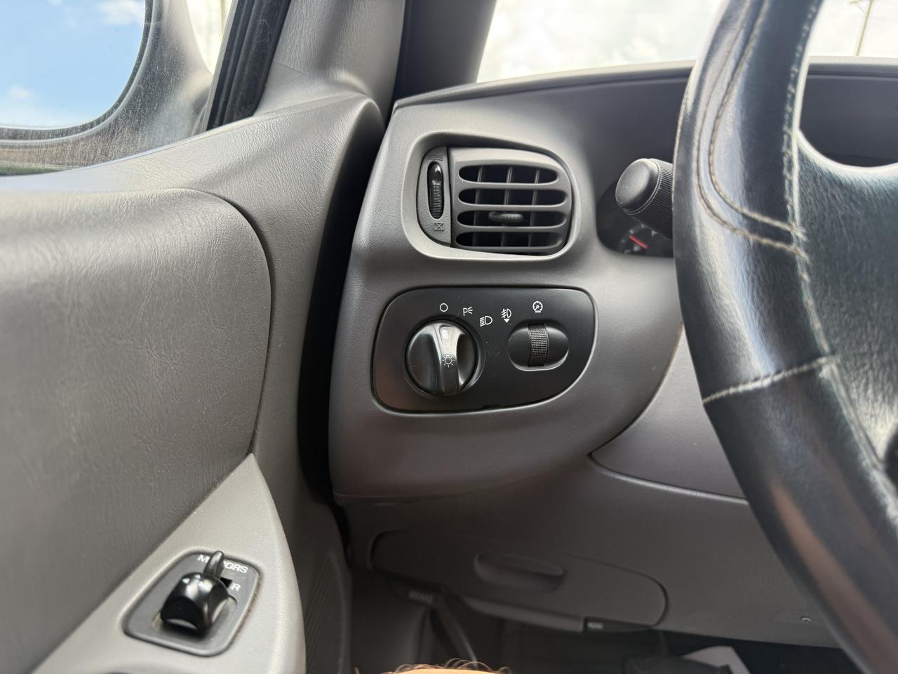 Ford F-150 Reg Cab 120" 4WD XL 2000