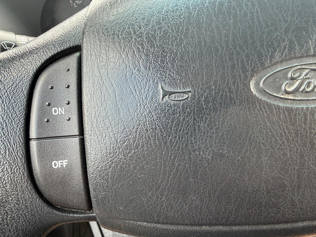 Ford F-150 Reg Cab 120" 4WD XL 2000