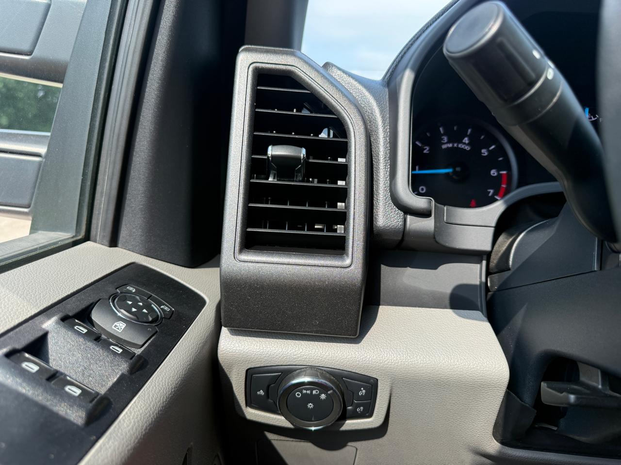 Ford Super Duty F-350 SRW Crew Cab 156" XL 2022