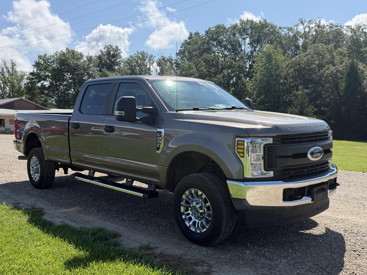 Ford Super Duty F-250 SRW XL 4WD Crew Cab 8' Box 2019