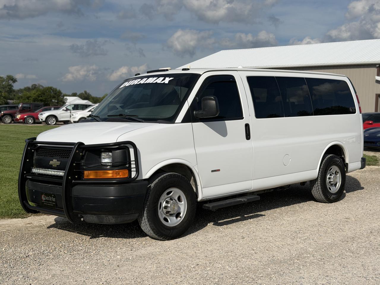 Chevrolet Express Passenger RWD 3500 135" 2LS 2012