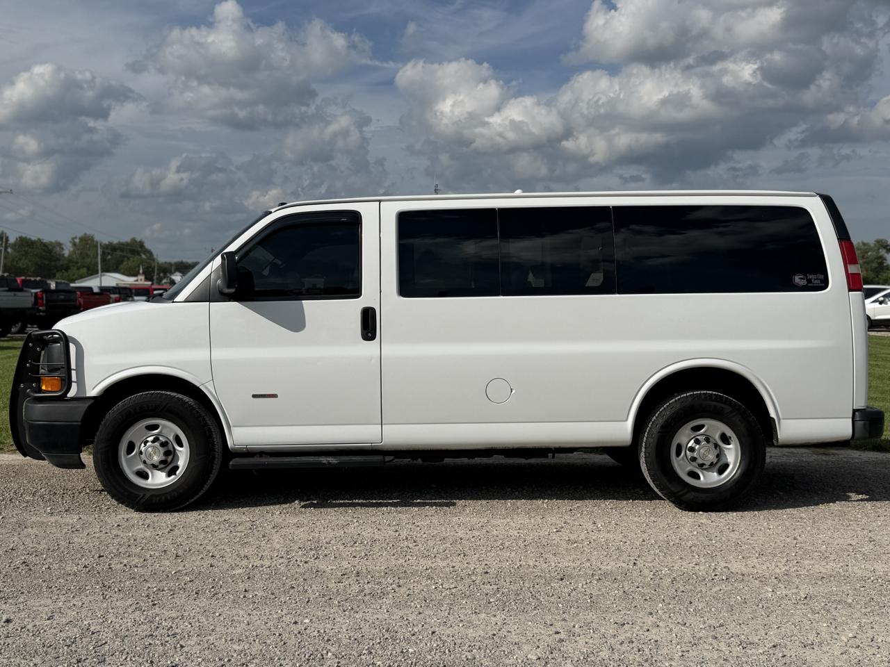 Chevrolet Express Passenger RWD 3500 135" 2LS 2012