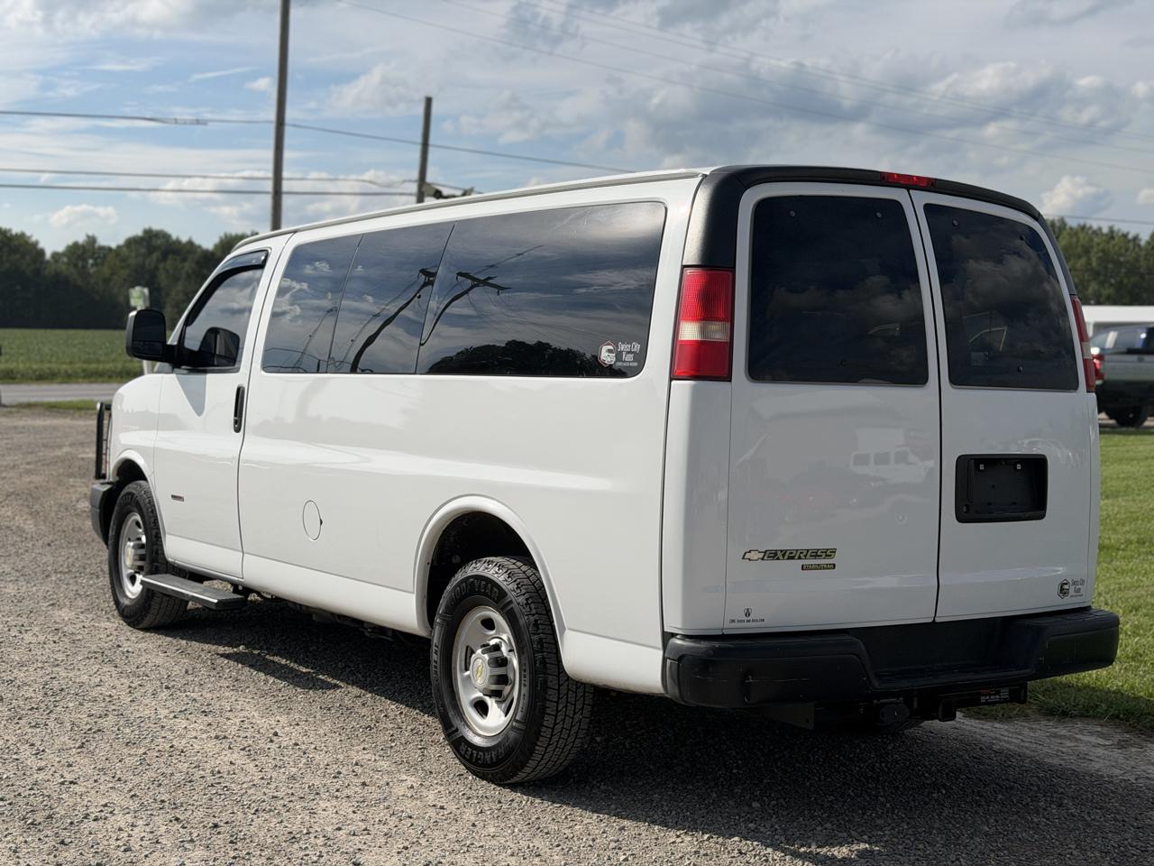 Chevrolet Express Passenger RWD 3500 135" 2LS 2012
