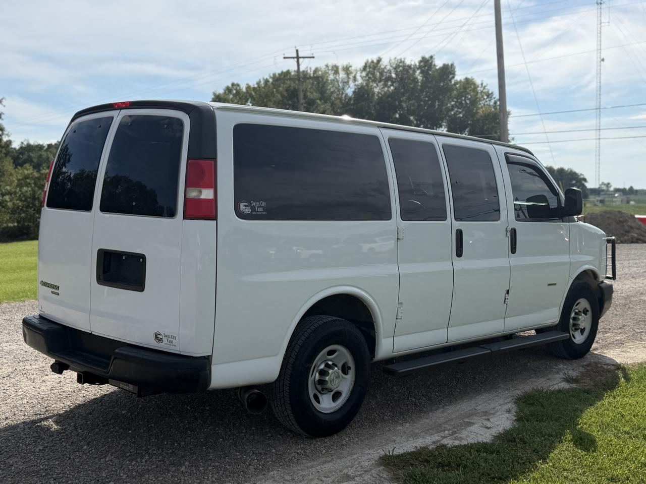 Chevrolet Express Passenger RWD 3500 135" 2LS 2012