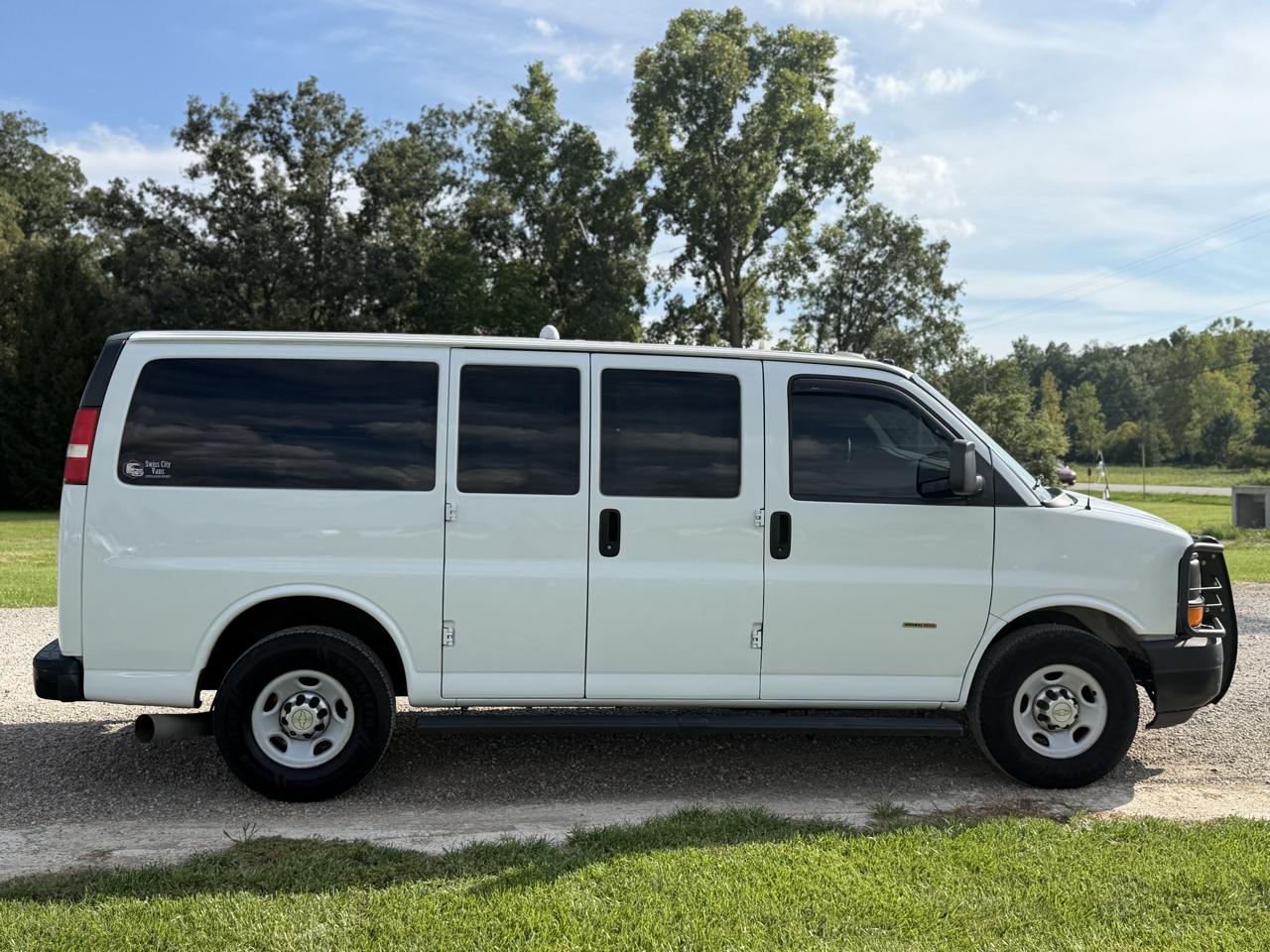 Chevrolet Express Passenger RWD 3500 135" 2LS 2012
