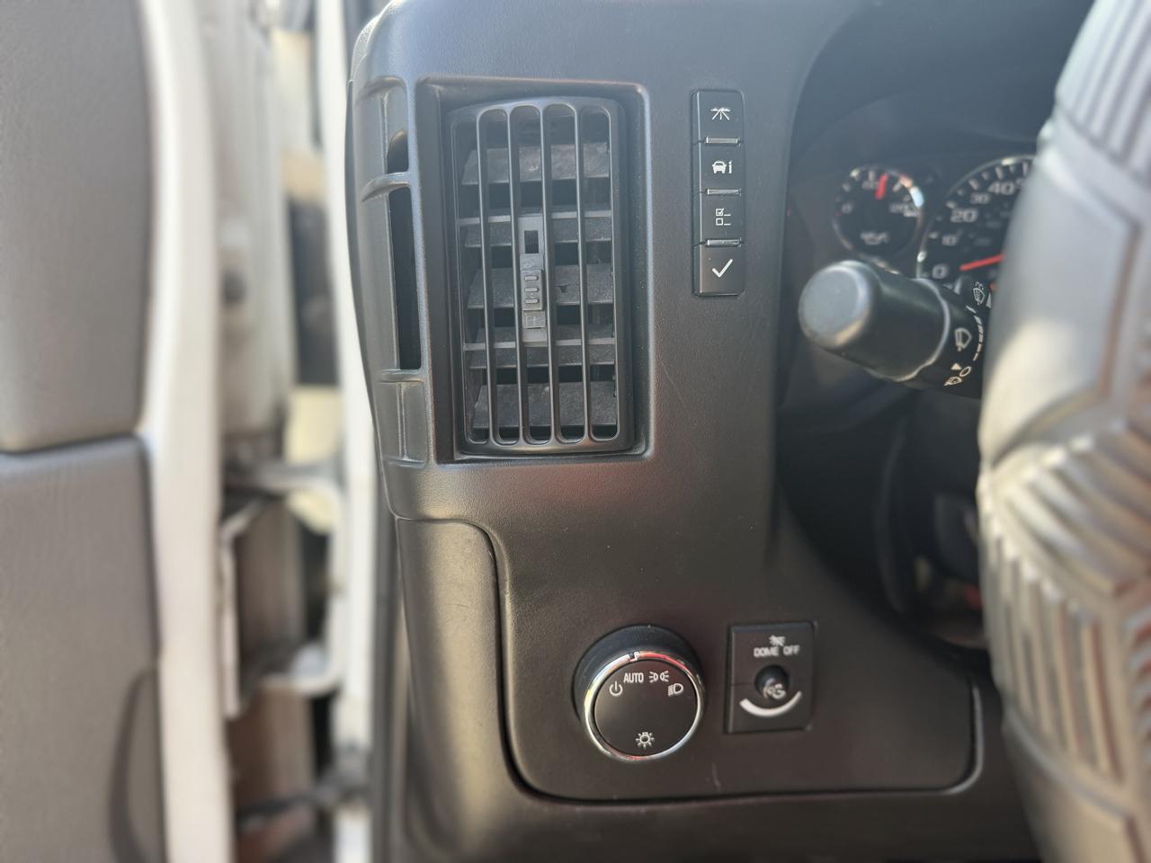 Chevrolet Express Passenger RWD 3500 135" 2LS 2012