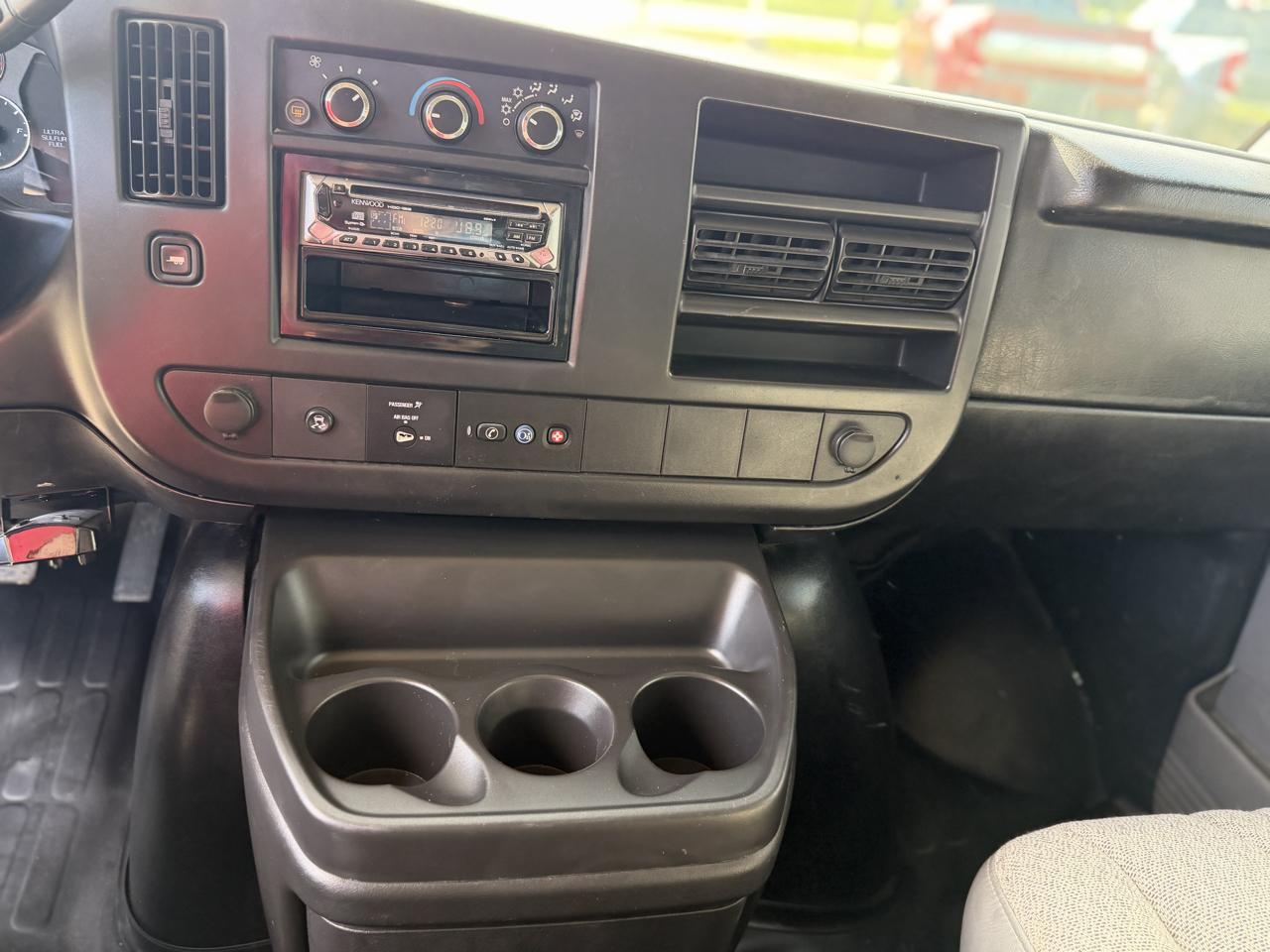 Chevrolet Express Passenger RWD 3500 135" 2LS 2012