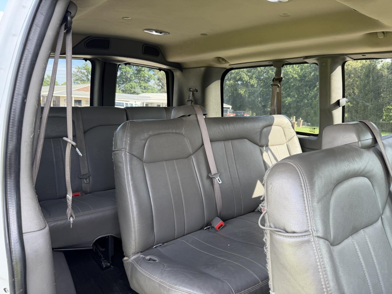 Chevrolet Express Passenger RWD 3500 135" 2LS 2012