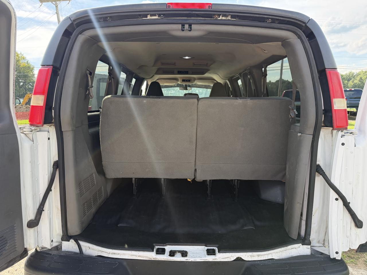 Chevrolet Express Passenger RWD 3500 135" 2LS 2012