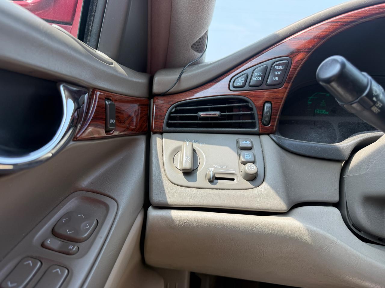 Cadillac DeVille 4dr Sdn 2002