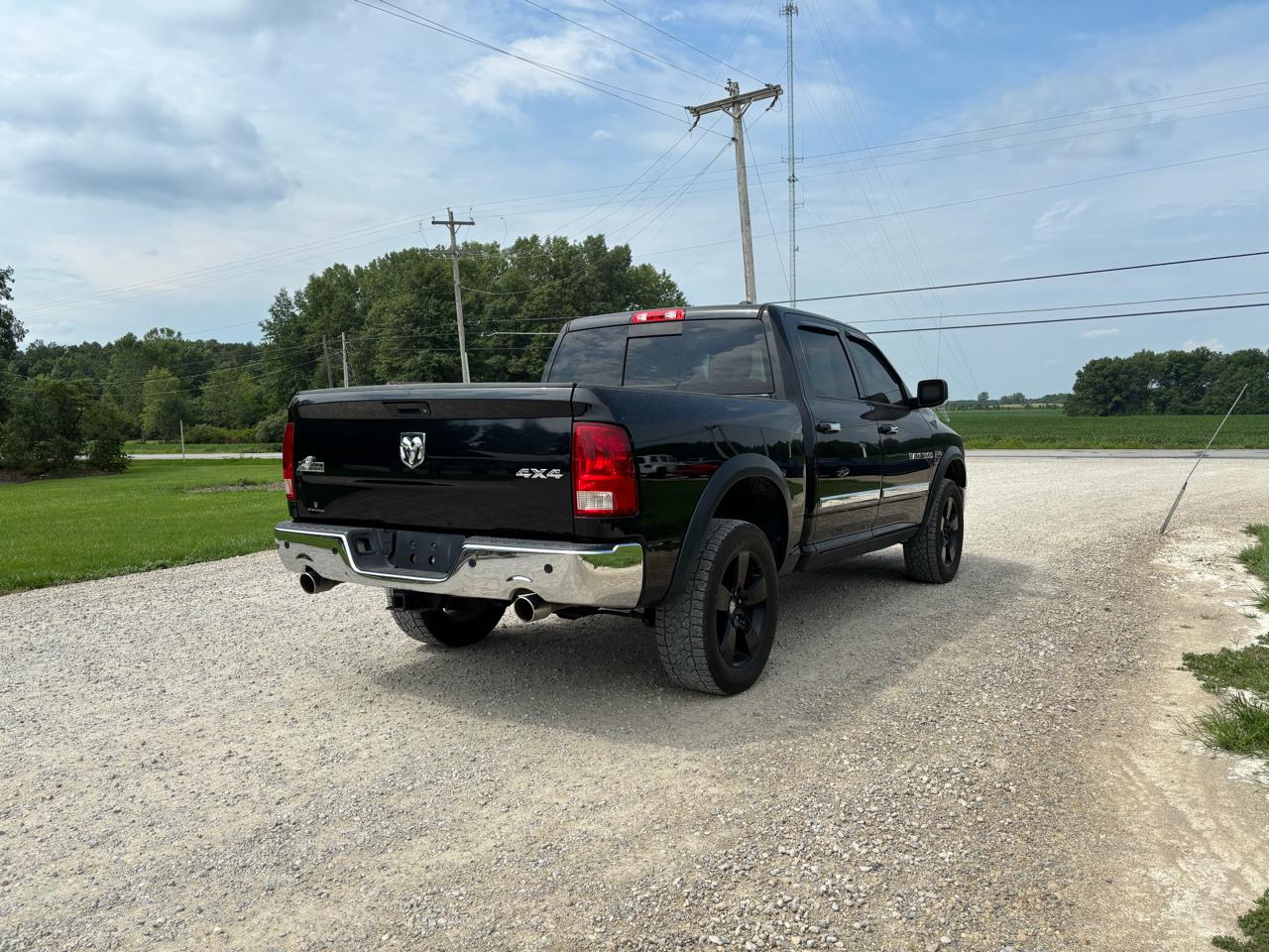 RAM 1500 4WD Crew Cab 140.5" Big Horn 2011
