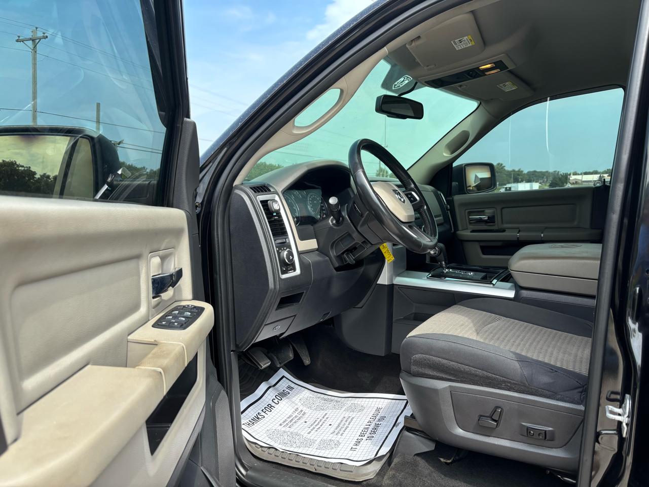 RAM 1500 4WD Crew Cab 140.5" Big Horn 2011