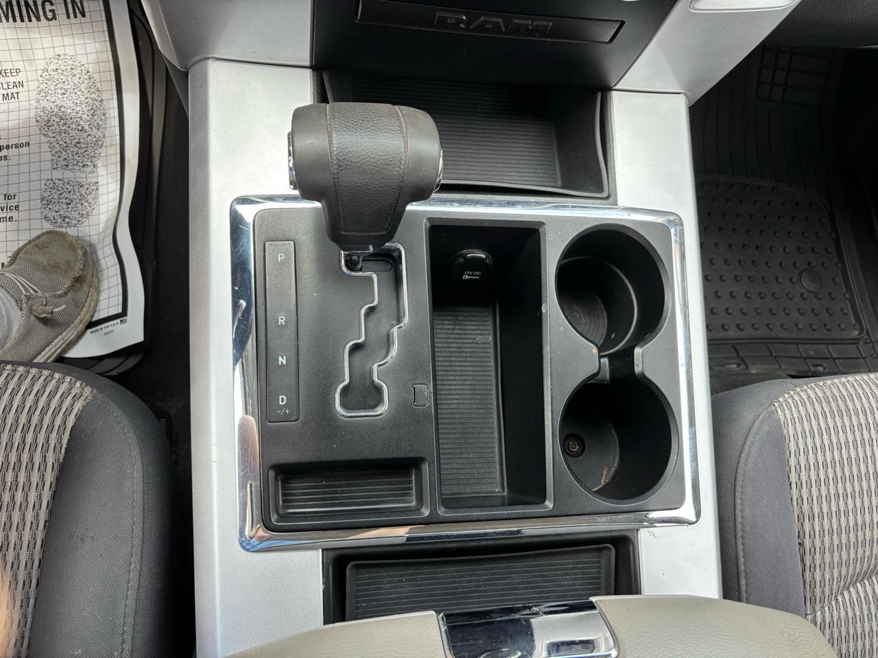 RAM 1500 4WD Crew Cab 140.5" Big Horn 2011
