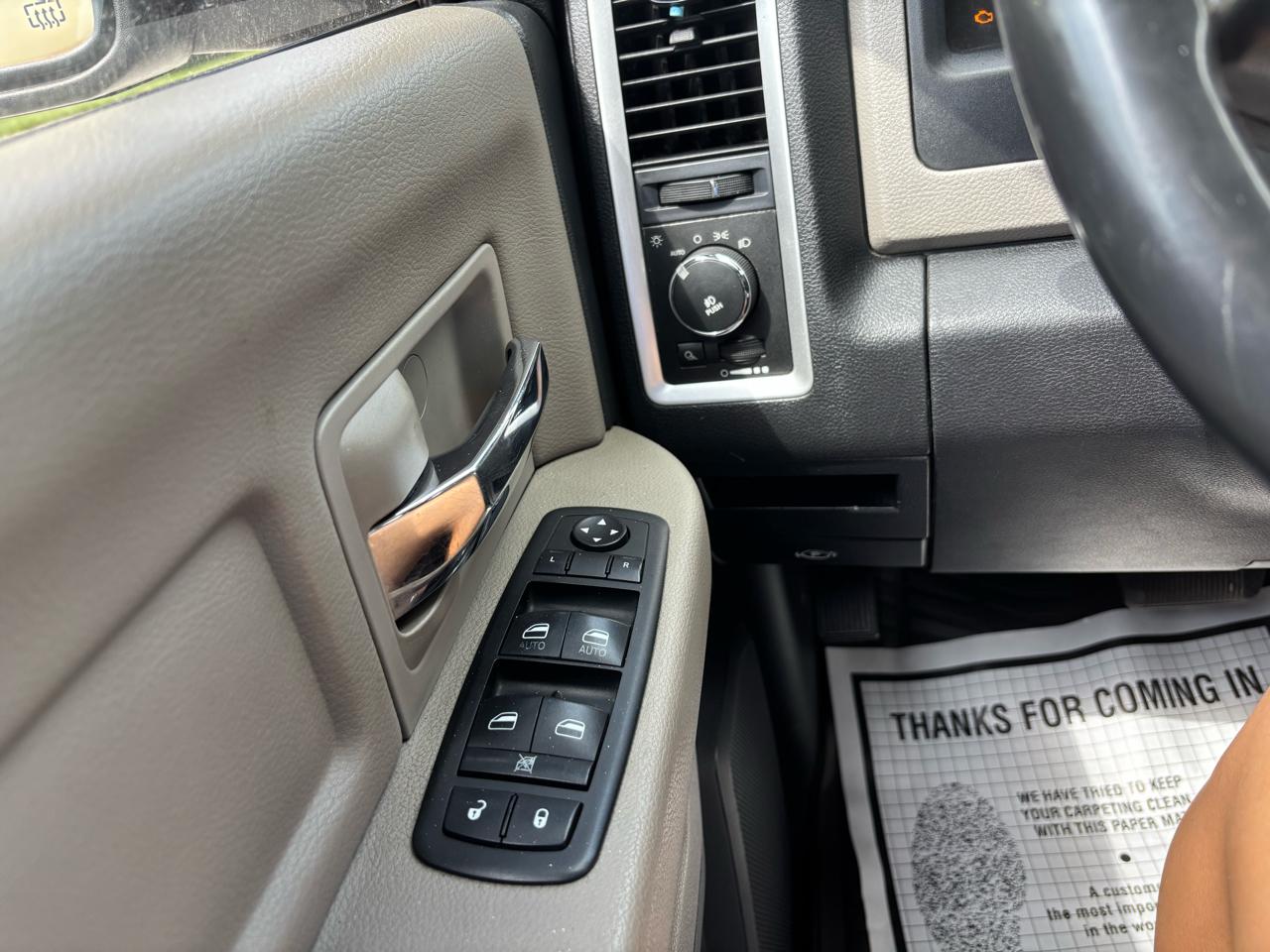 RAM 1500 4WD Crew Cab 140.5" Big Horn 2011