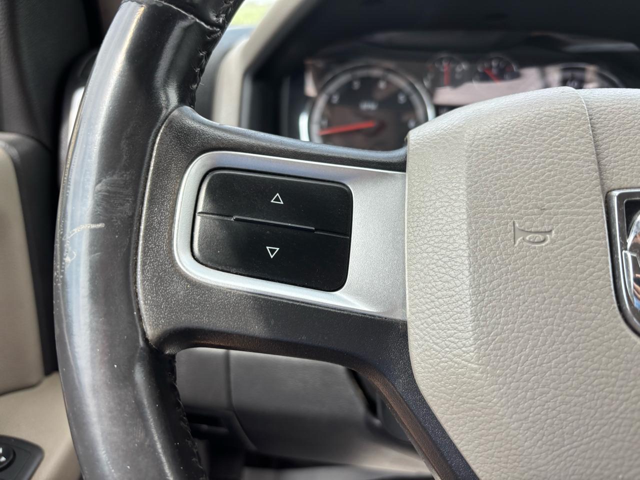 RAM 1500 4WD Crew Cab 140.5" Big Horn 2011