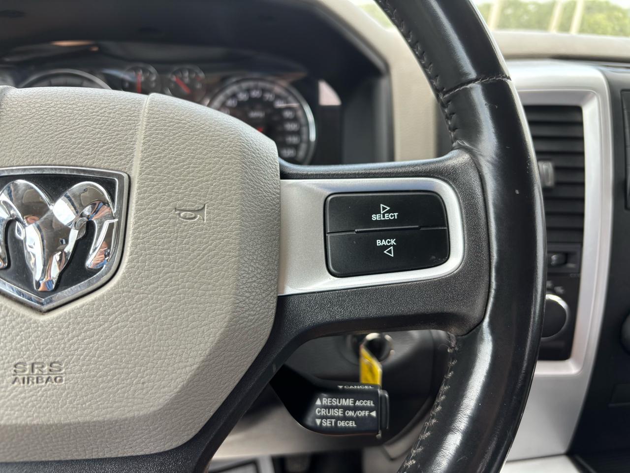 RAM 1500 4WD Crew Cab 140.5" Big Horn 2011