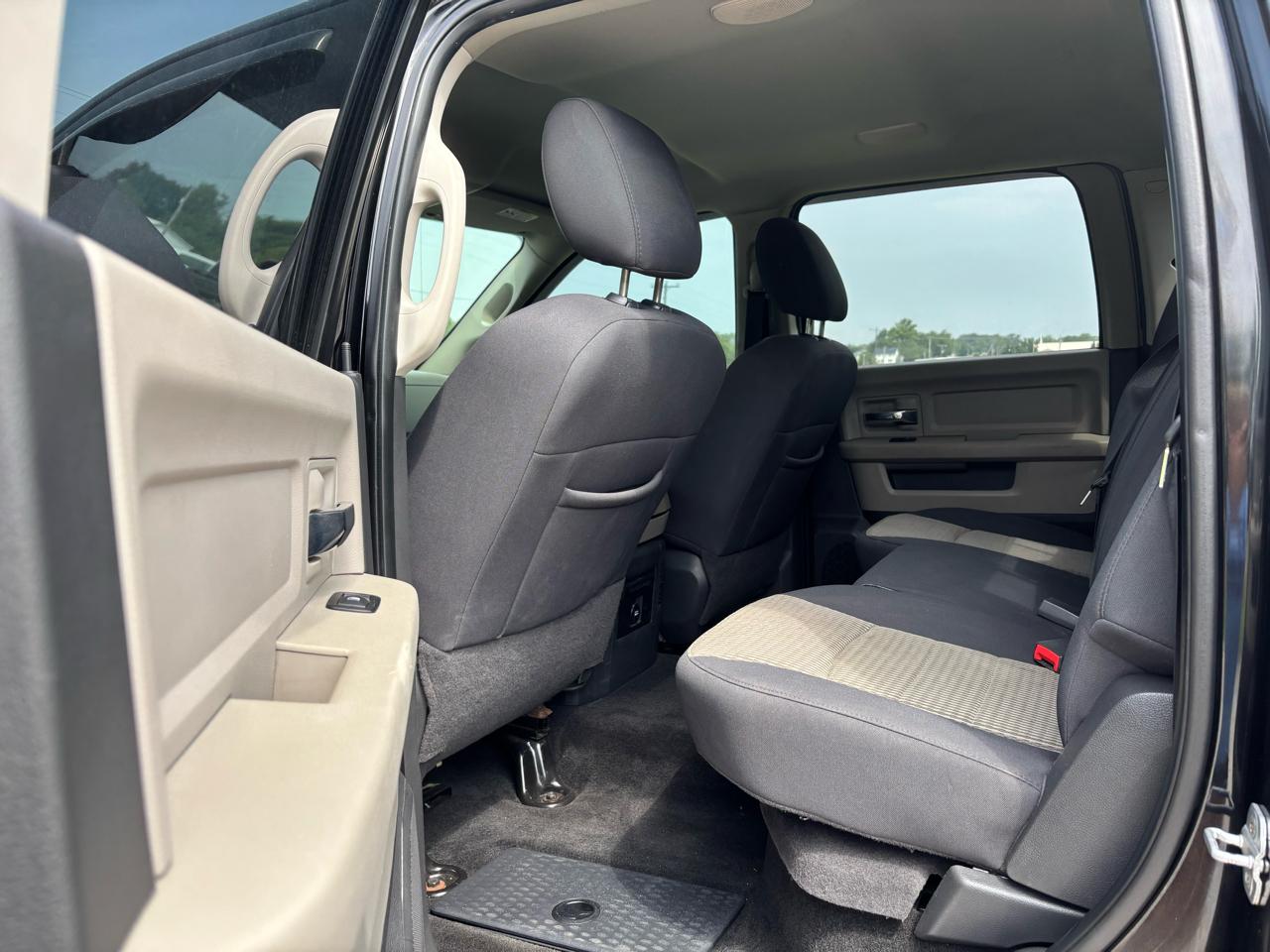 RAM 1500 4WD Crew Cab 140.5" Big Horn 2011
