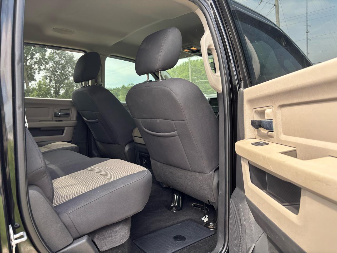 RAM 1500 4WD Crew Cab 140.5" Big Horn 2011