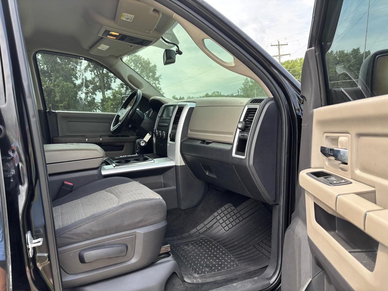 RAM 1500 4WD Crew Cab 140.5" Big Horn 2011