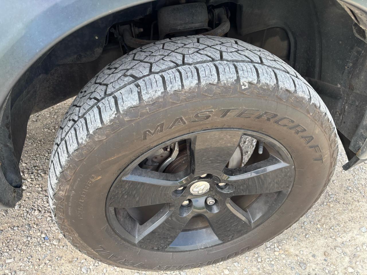 RAM 1500 4WD Crew Cab 140.5" Big Horn 2011