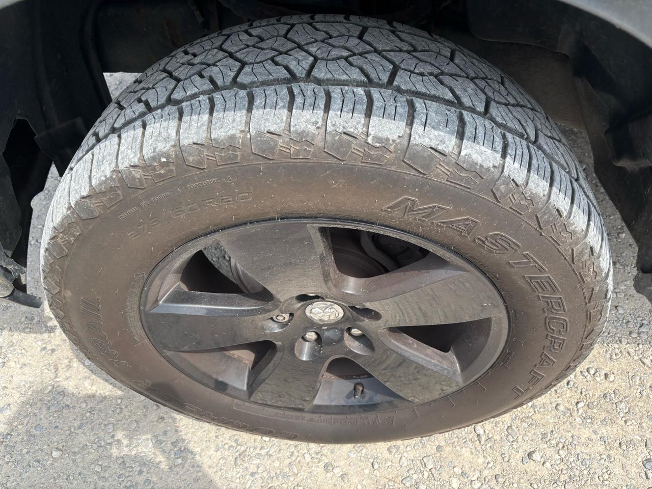 RAM 1500 4WD Crew Cab 140.5" Big Horn 2011