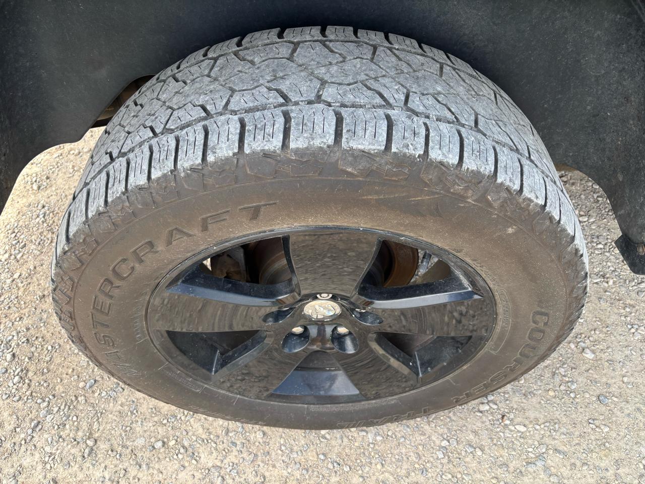 RAM 1500 4WD Crew Cab 140.5" Big Horn 2011