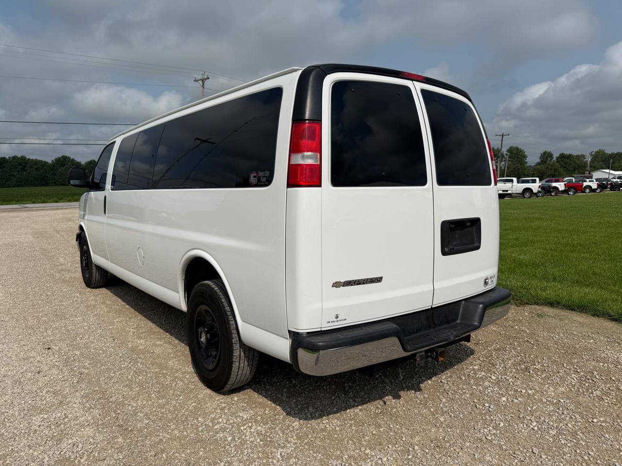 Chevrolet Express Passenger RWD 3500 155" LT 2021
