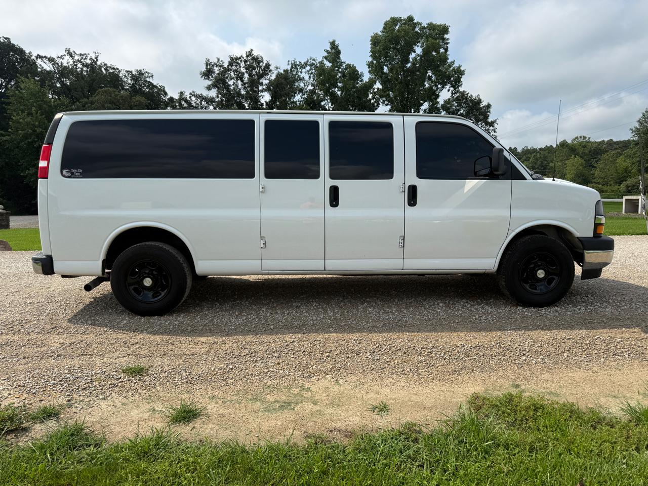 Chevrolet Express Passenger RWD 3500 155" LT 2021