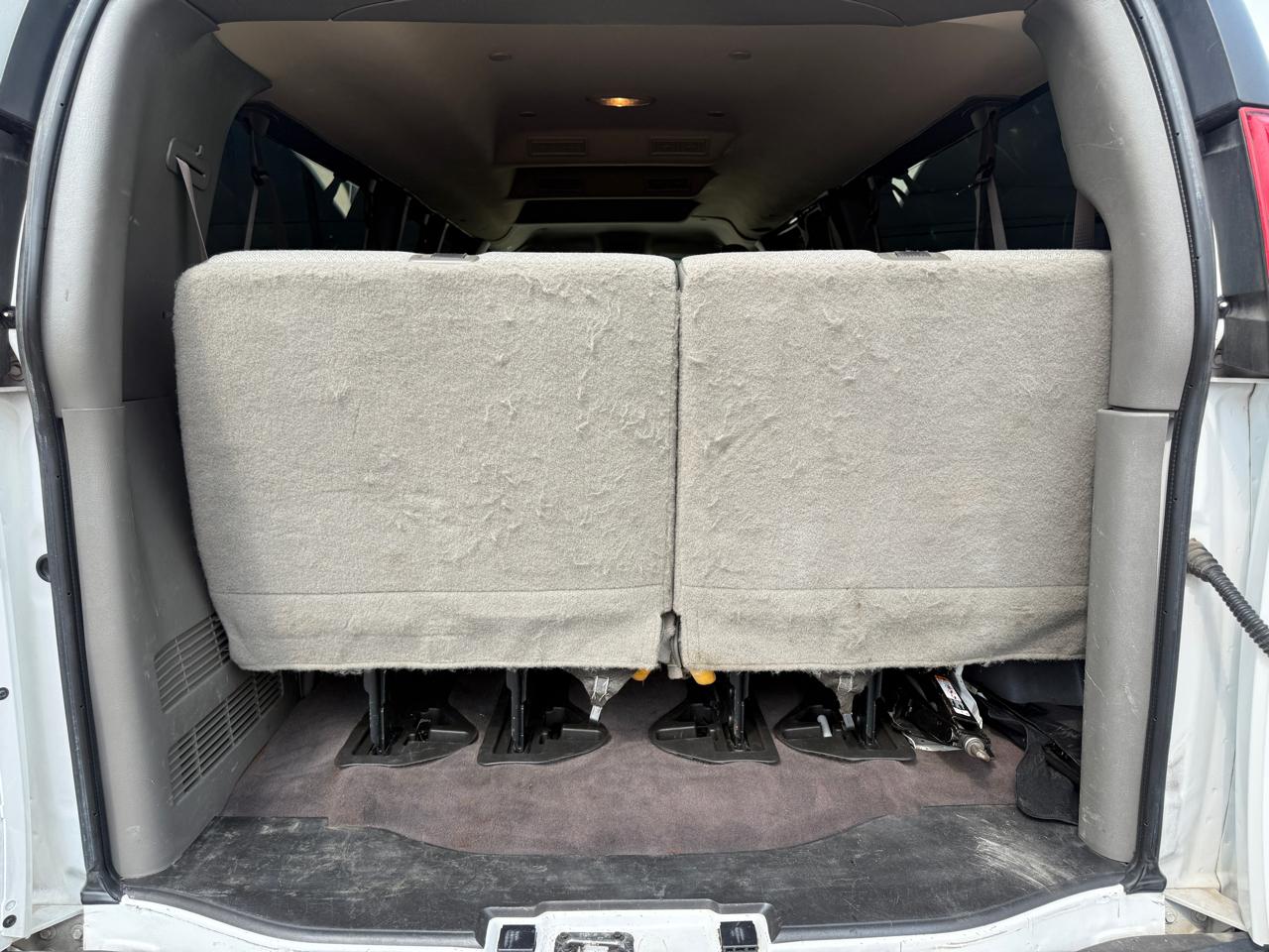 Chevrolet Express Passenger RWD 3500 155" LT 2021