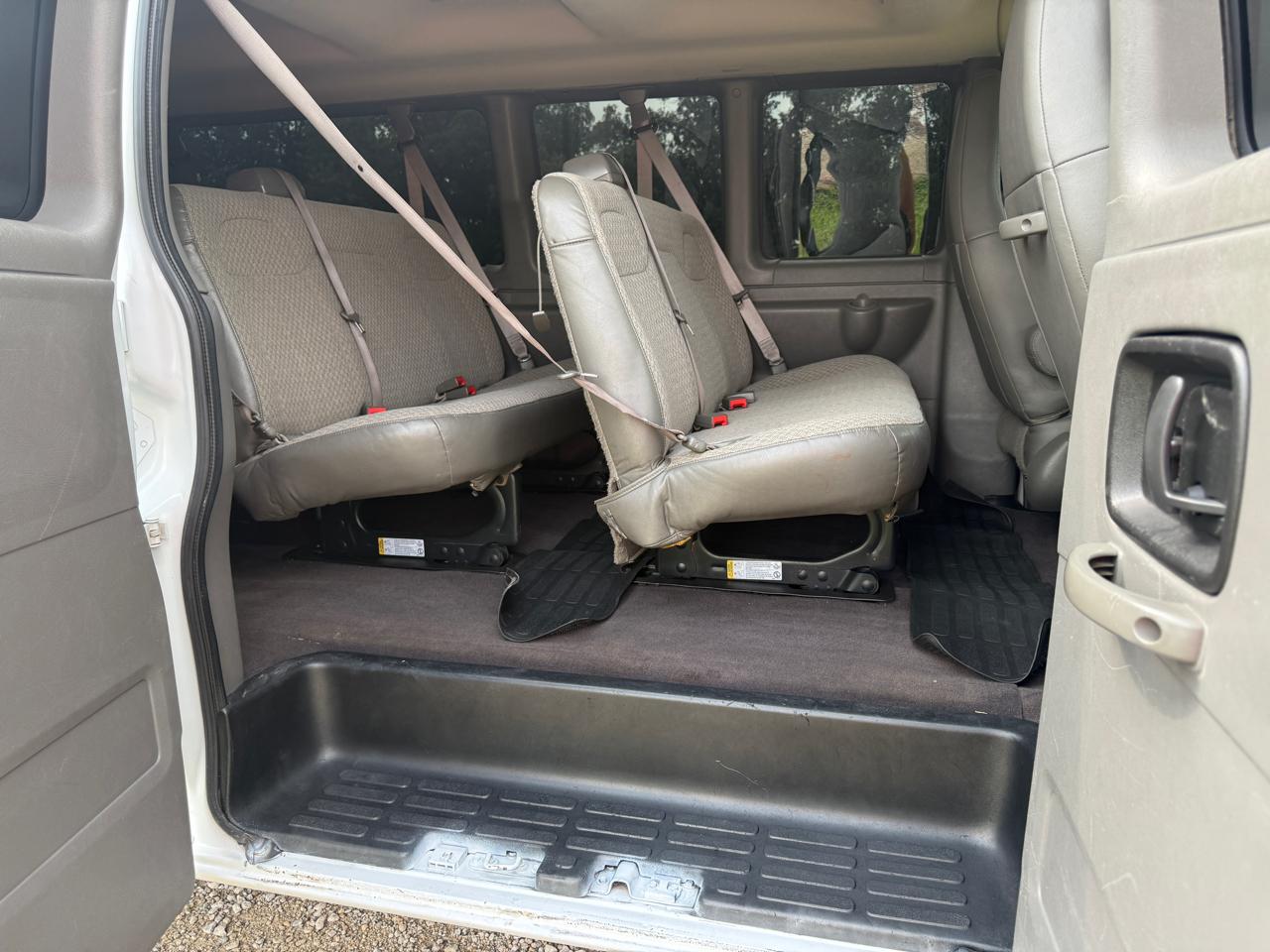 Chevrolet Express Passenger RWD 3500 155" LT 2021