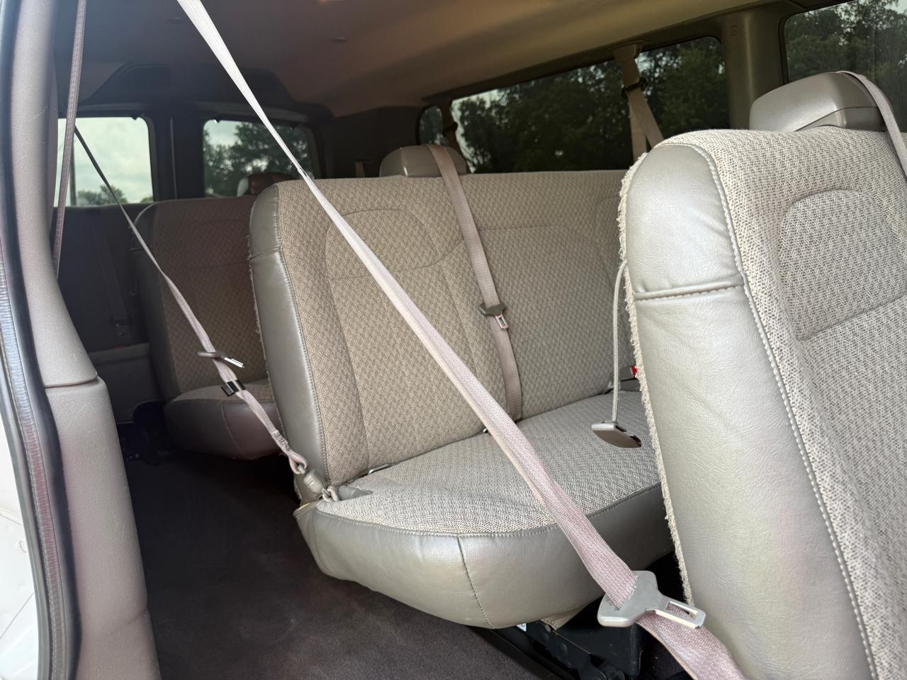 Chevrolet Express Passenger RWD 3500 155" LT 2021