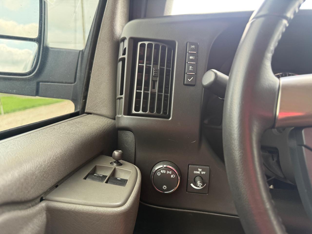 Chevrolet Express Passenger RWD 3500 155" LT 2021