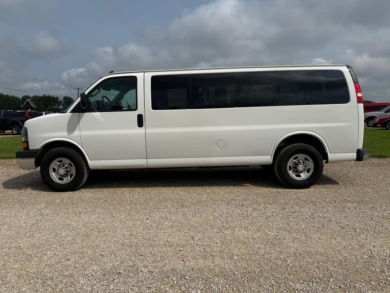 Chevrolet Express Passenger RWD 3500 155" LT w/1LT 2016