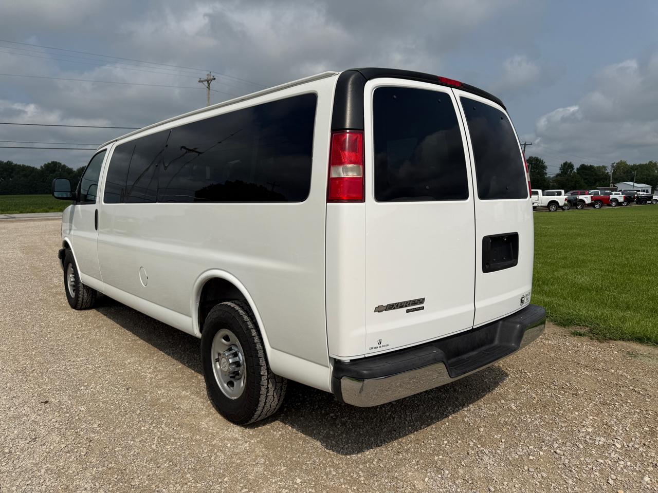 Chevrolet Express Passenger RWD 3500 155" LT w/1LT 2016