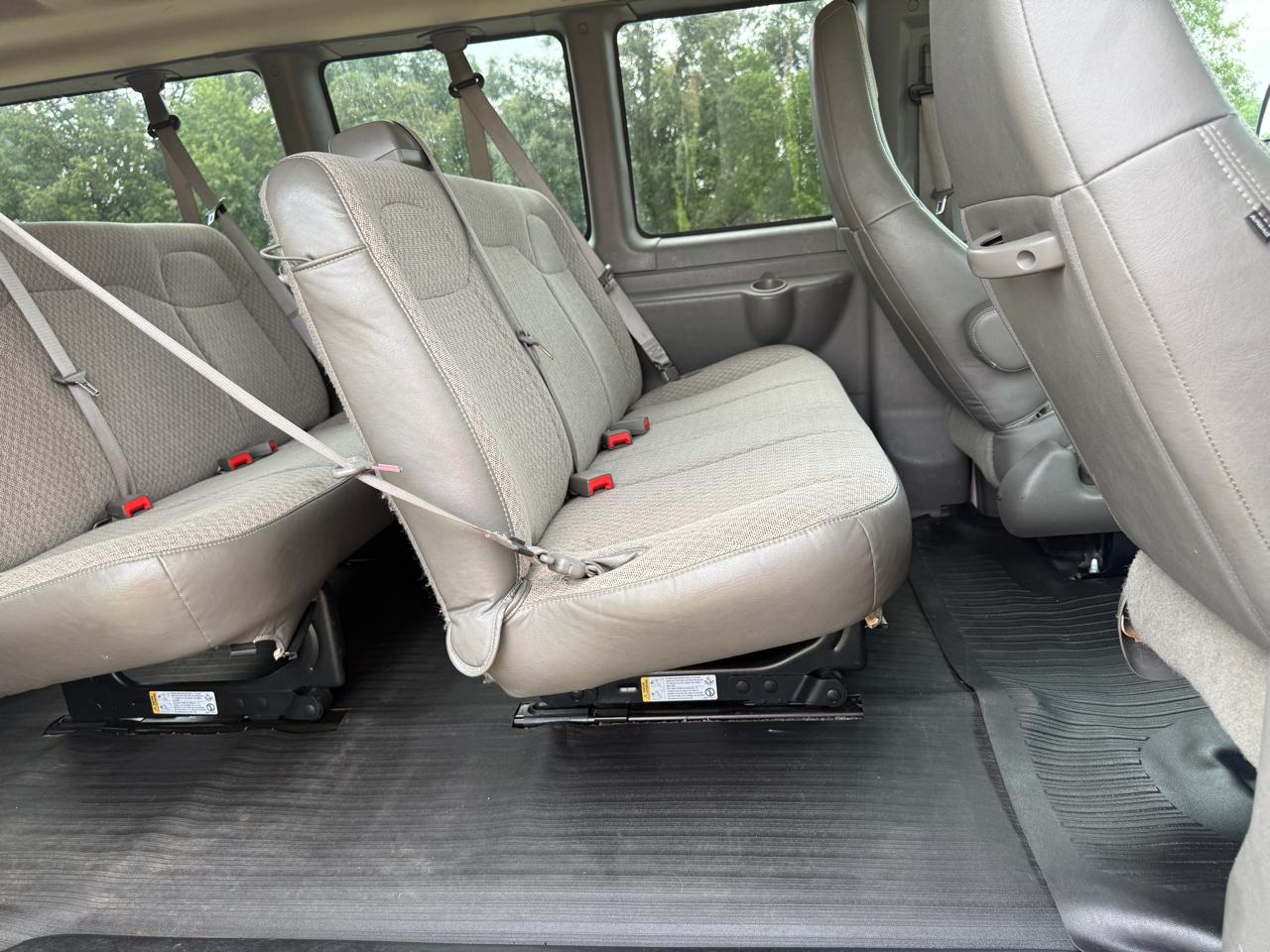 Chevrolet Express Passenger RWD 3500 155" LT w/1LT 2016